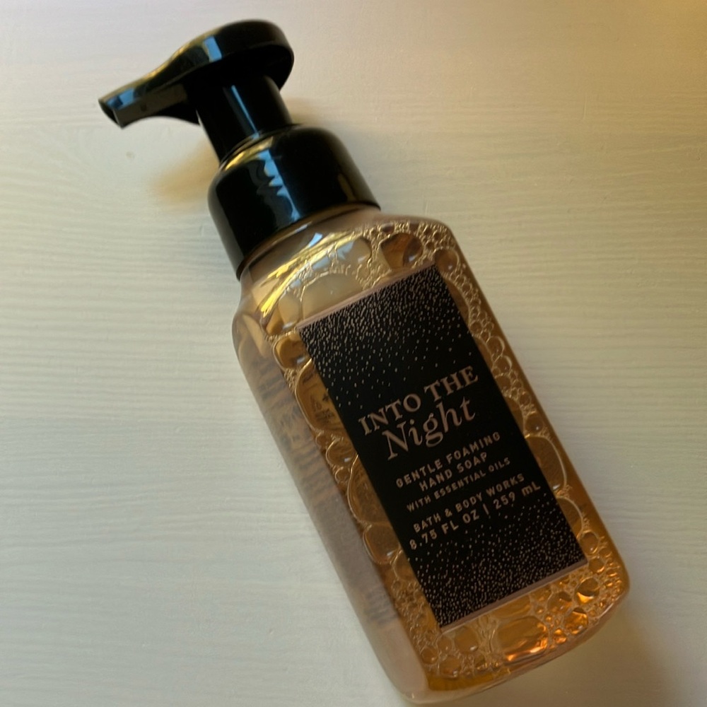 Bath & Body Works INTO THE NIGHT Foaming Hand Soap & Room Spray 2 -Pc Set NWT - Picture 4 of 10